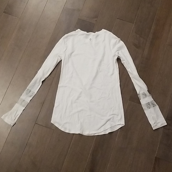 Girls white ivivva top - Picture 2 of 2